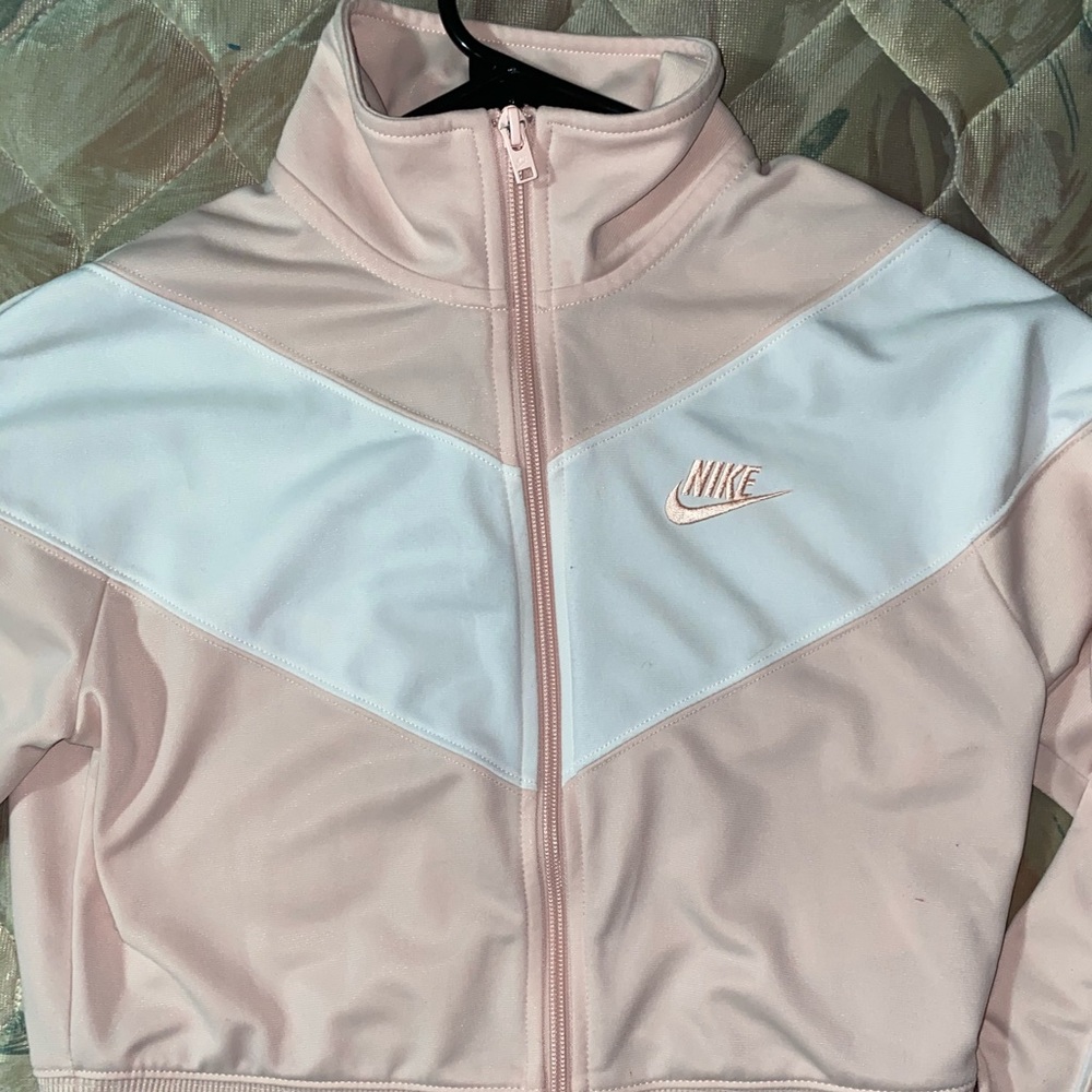 cropped nike jacket !